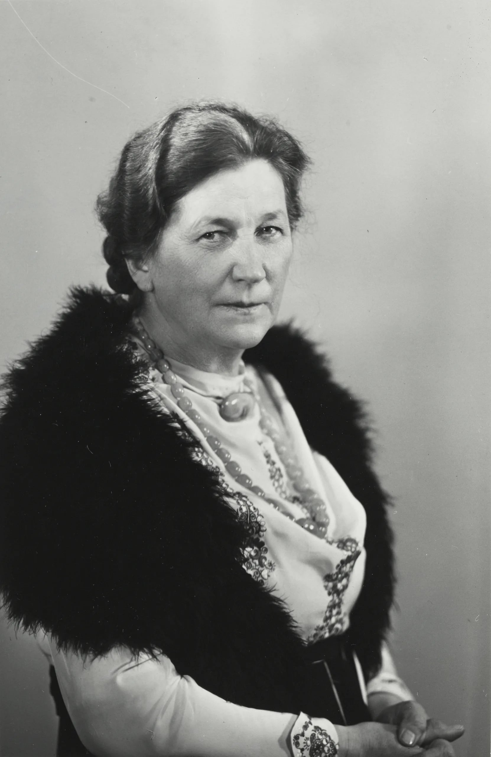 Porträt von Elsa Heporauta (1883–1960) – Gedenkseite