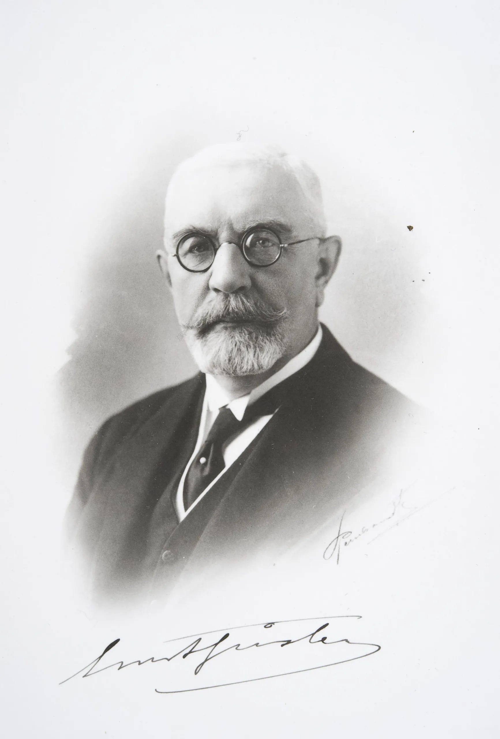 Porträt von Ernst Gråsten (1865–1942) – Gedenkseite