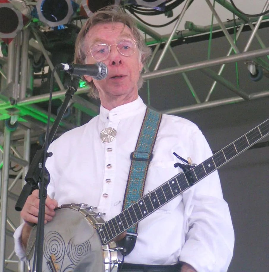 Portrait of Tommy Makem (1932–2007) – memorial page