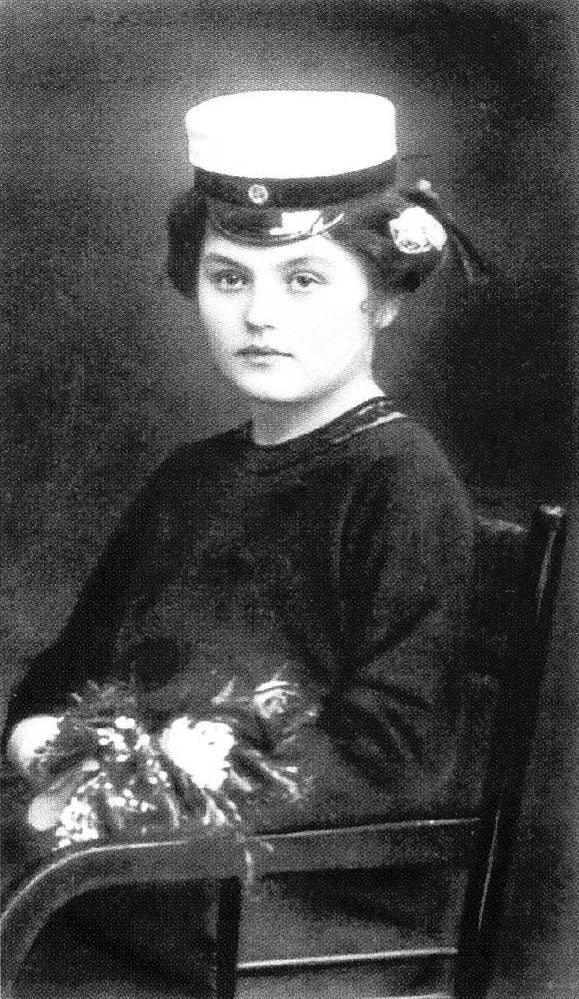Portrait of Kerttu Mustonen (1891–1959) – memorial page