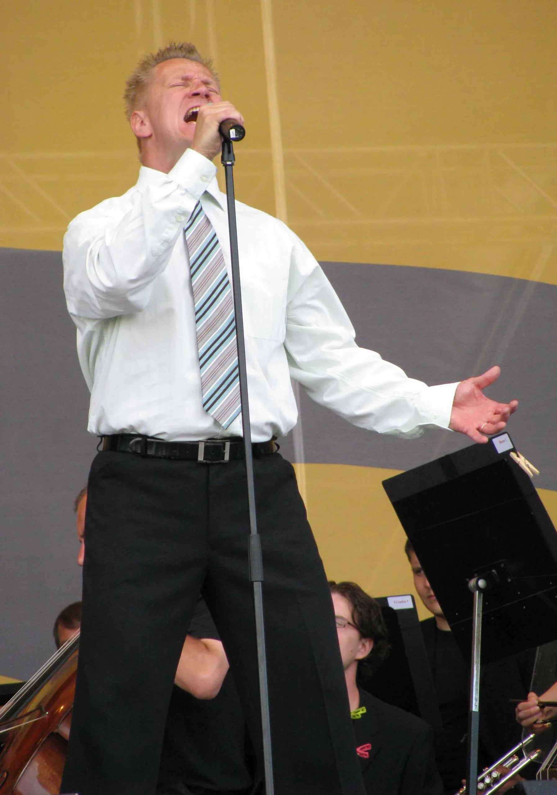 Porträt von Olli Lindholm (1964–2019) – Gedenkseite