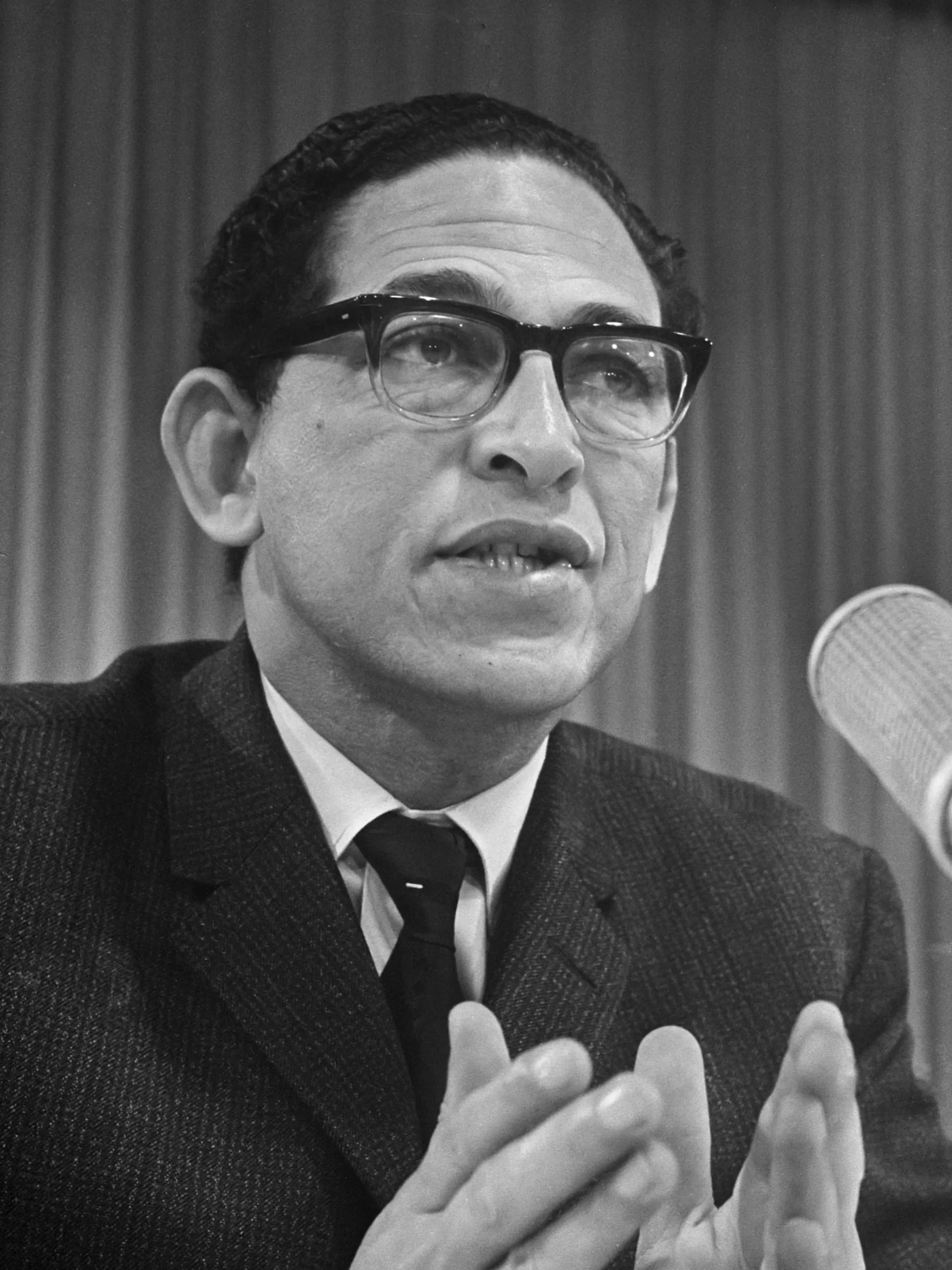 Porträt von Dennis Brutus (1924–2009) – Gedenkseite