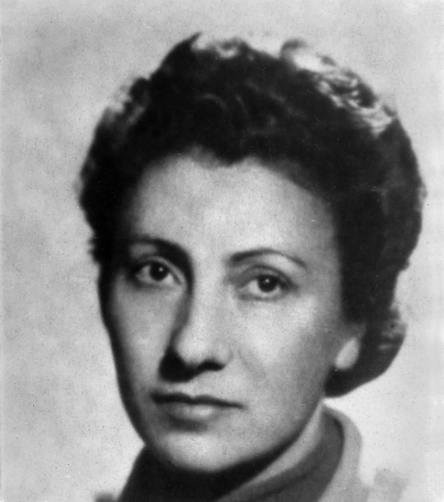Portrait of Nisa González Guzmán (1907–1998) – memorial page