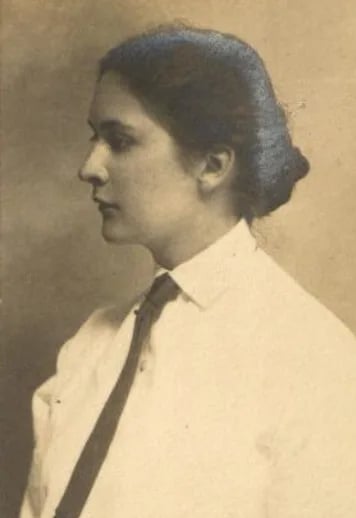 Portrait of Cynthia Wesson (1886–1981) – memorial page