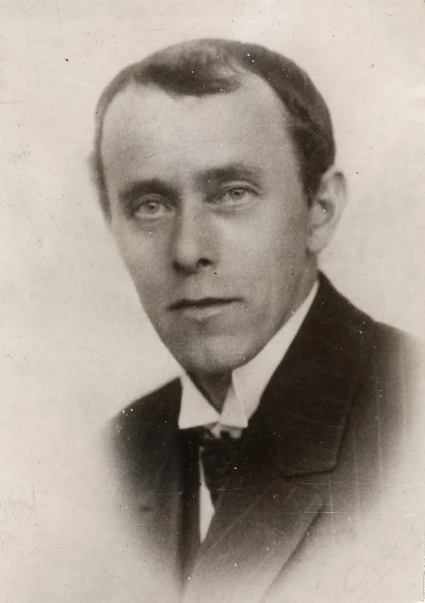 Portrait of Bernt Arne Lynge (1884–1942) – memorial page