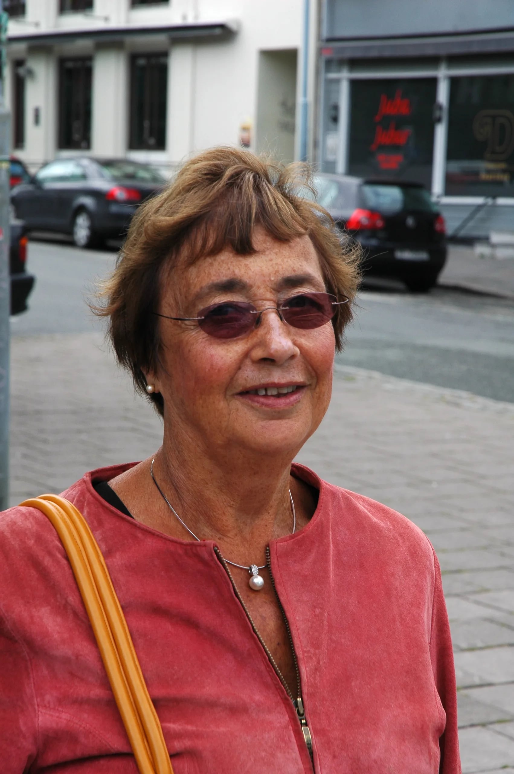 Portrait of Vera Komissar (1935–2018) – memorial page