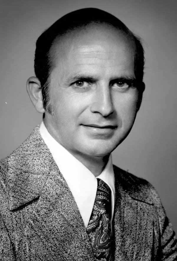 Porträt von Laurent W. Belanger (1931–2023) – Gedenkseite