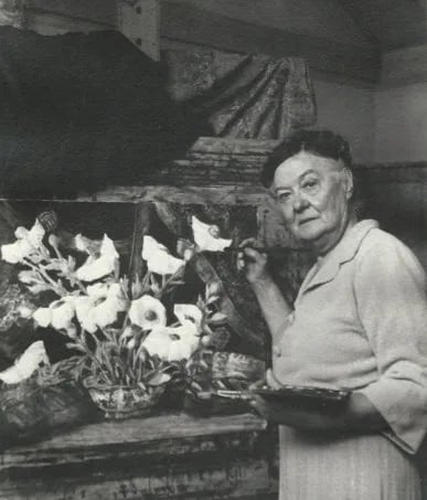 Portrait of Laura W. Maxwell (1877–1967) – memorial page