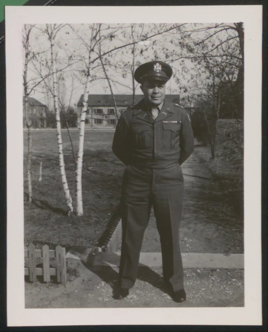 Portrait of Charles H. Barbour, Jr. (1919–2012) – memorial page