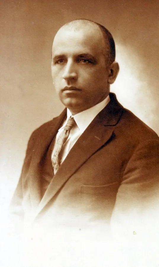 Porträt von Myron Saryzkyj (1889–1961) – Gedenkseite