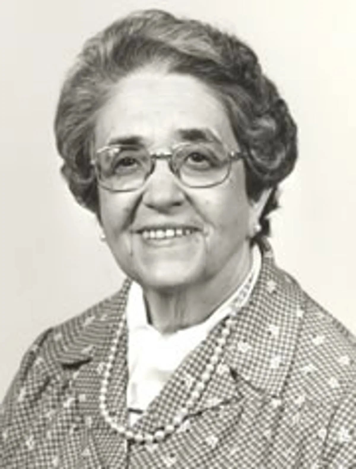 Portrait of Lola Fisac (1909–2005) – memorial page