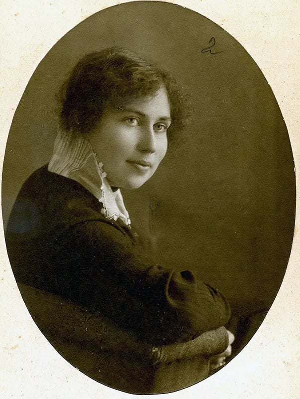 Porträt von Nadija Surowzowa (1896–1985) – Gedenkseite
