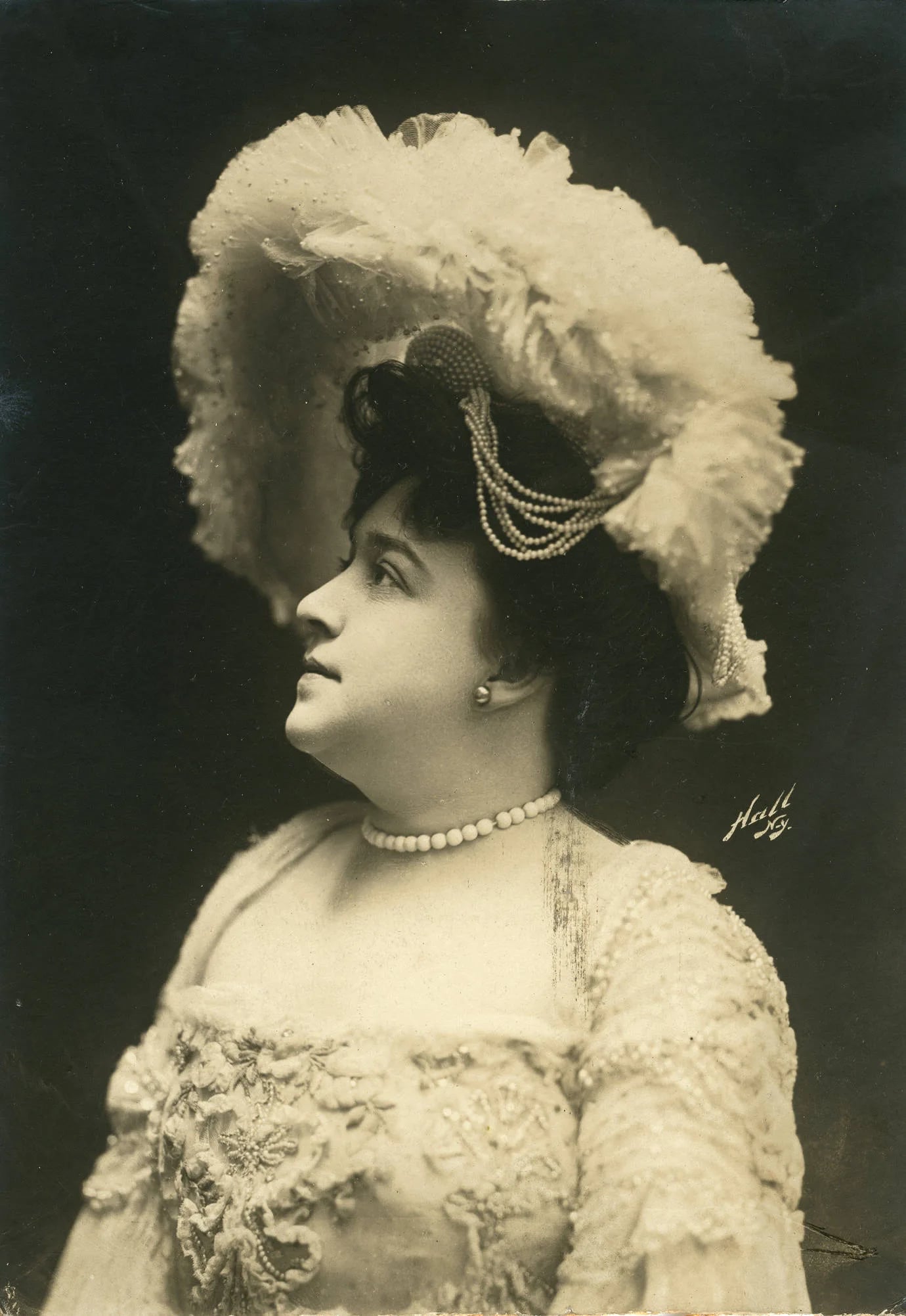 Portrait of Dorothy Morton (1869–1939) – memorial page