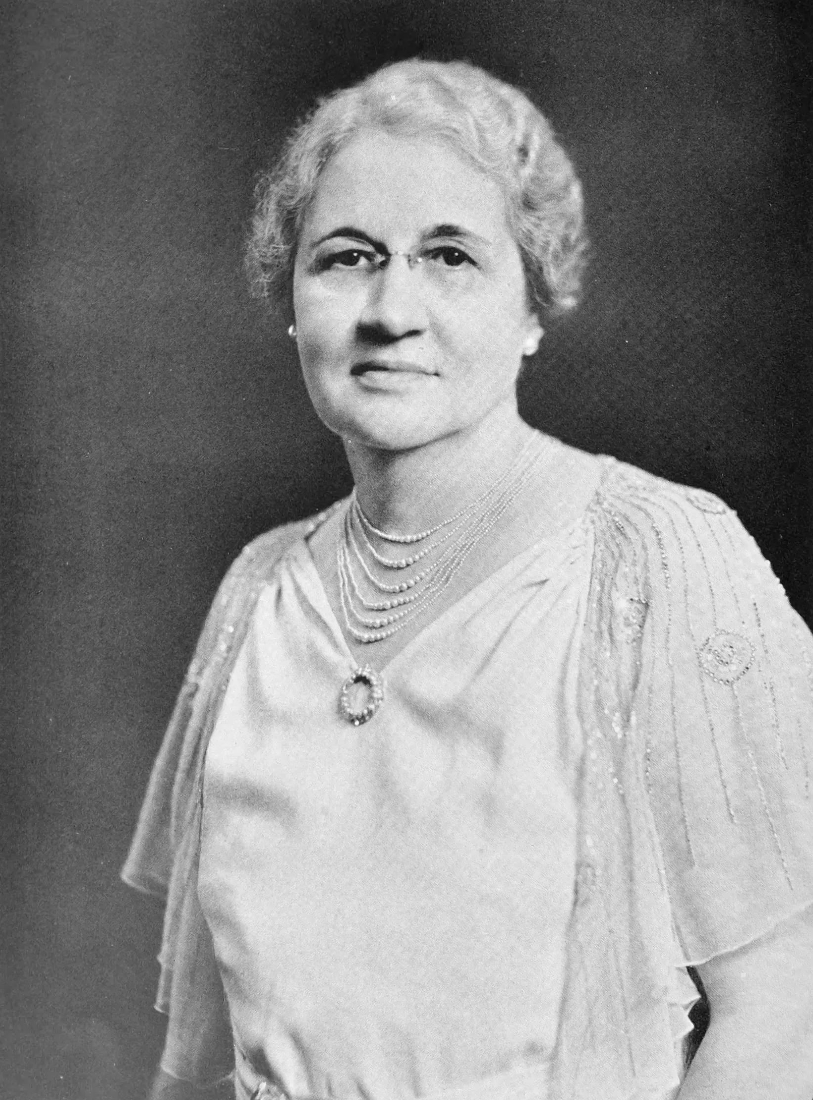 Portrait of Lula Dobbs McEachern (1874–1949) – memorial page