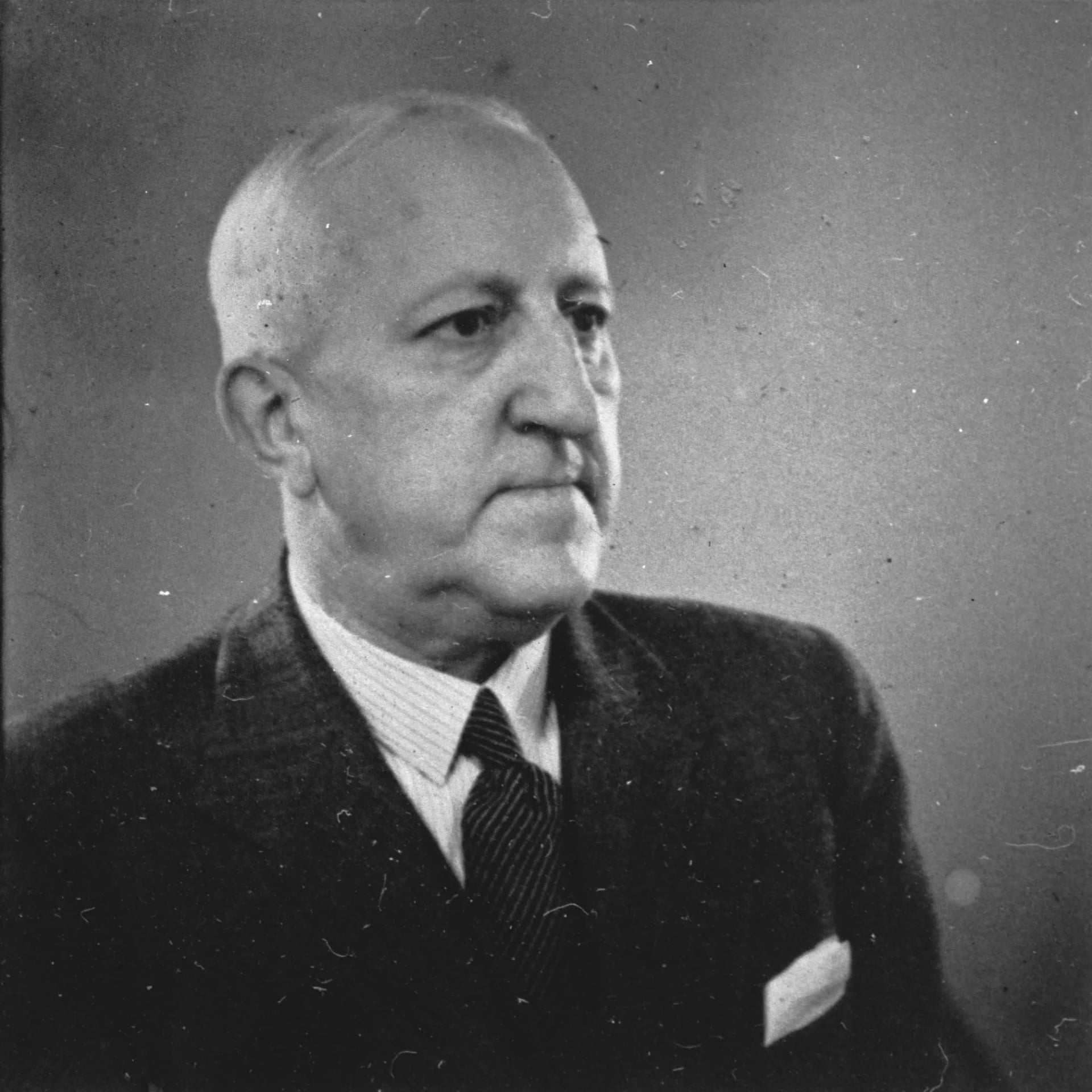 Portrait of L.P.J. de Decker (1884–1948) – memorial page