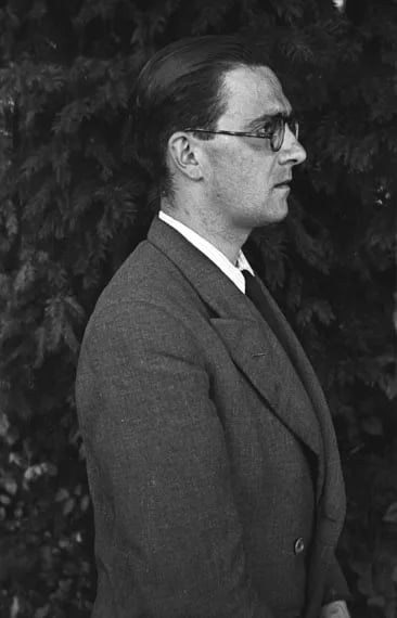 Portrait of Jon Oñatibia (1911–1979) – memorial page