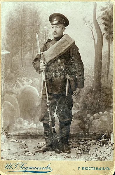Porträt von Wladimir Karamanow (1875–1969) – Gedenkseite