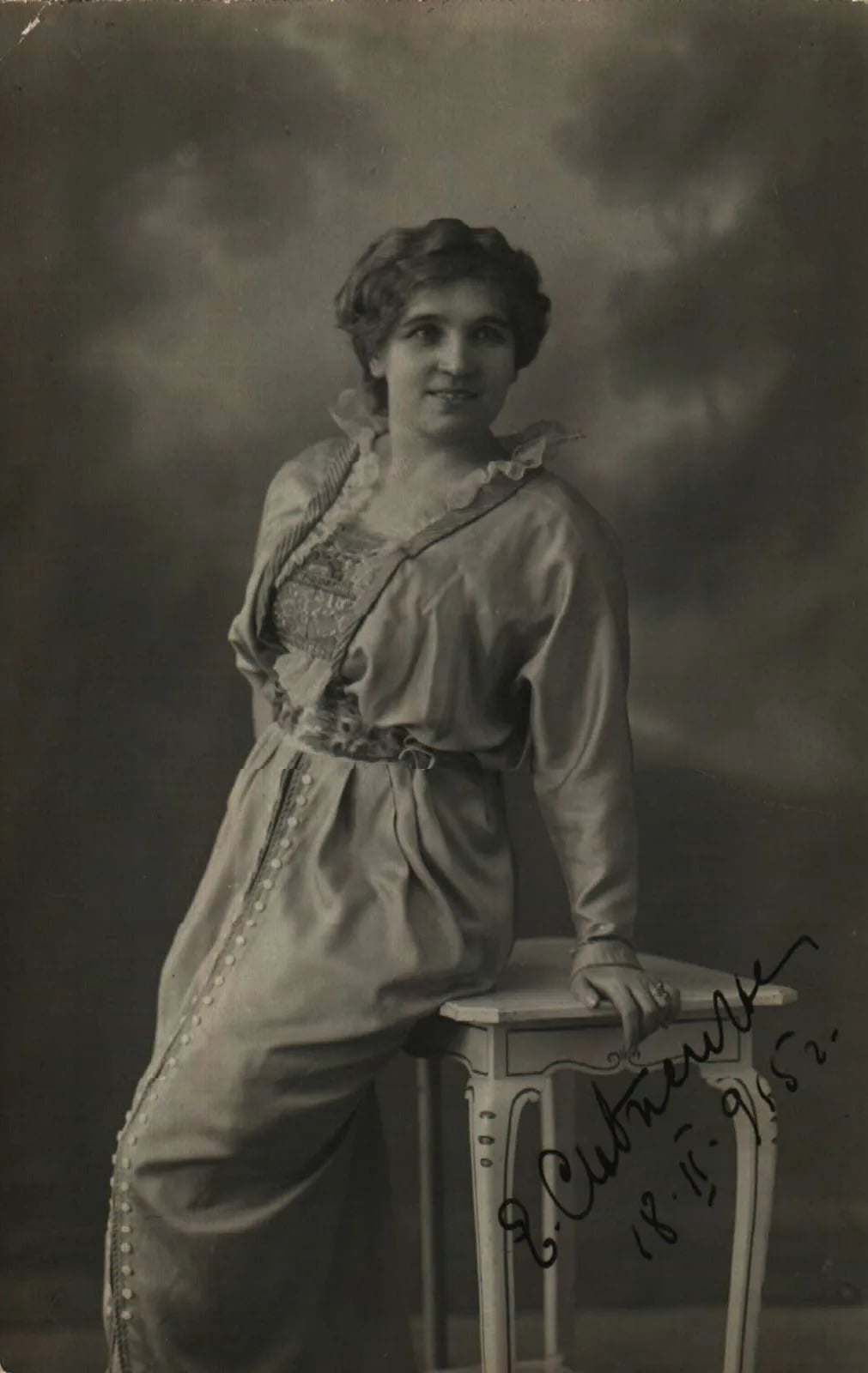 Portrait of Elena Sneschina (1881–1944) – memorial page