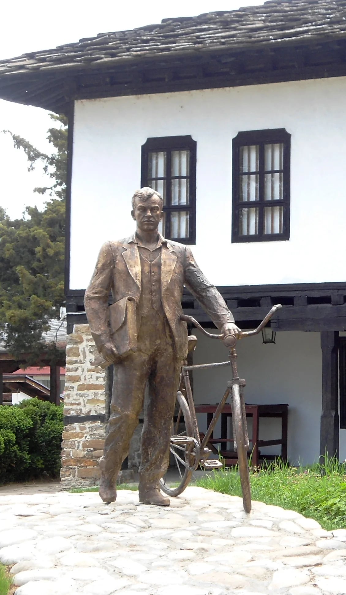 Portrait of Iwan Hadschijski (1907–1944) – memorial page