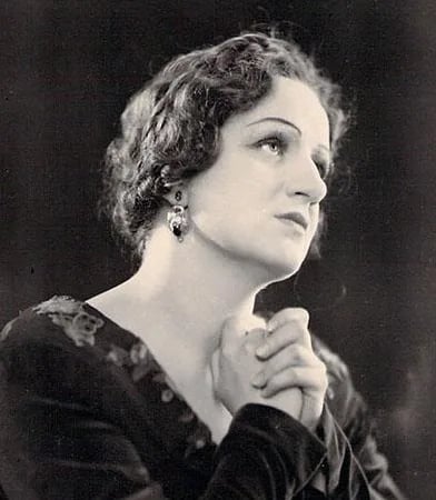 Portrait of Dorothy Larsen (1911–1990) – memorial page