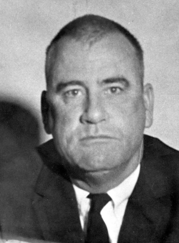 Porträt von Luther C. Tucker (1911–1966) – Gedenkseite