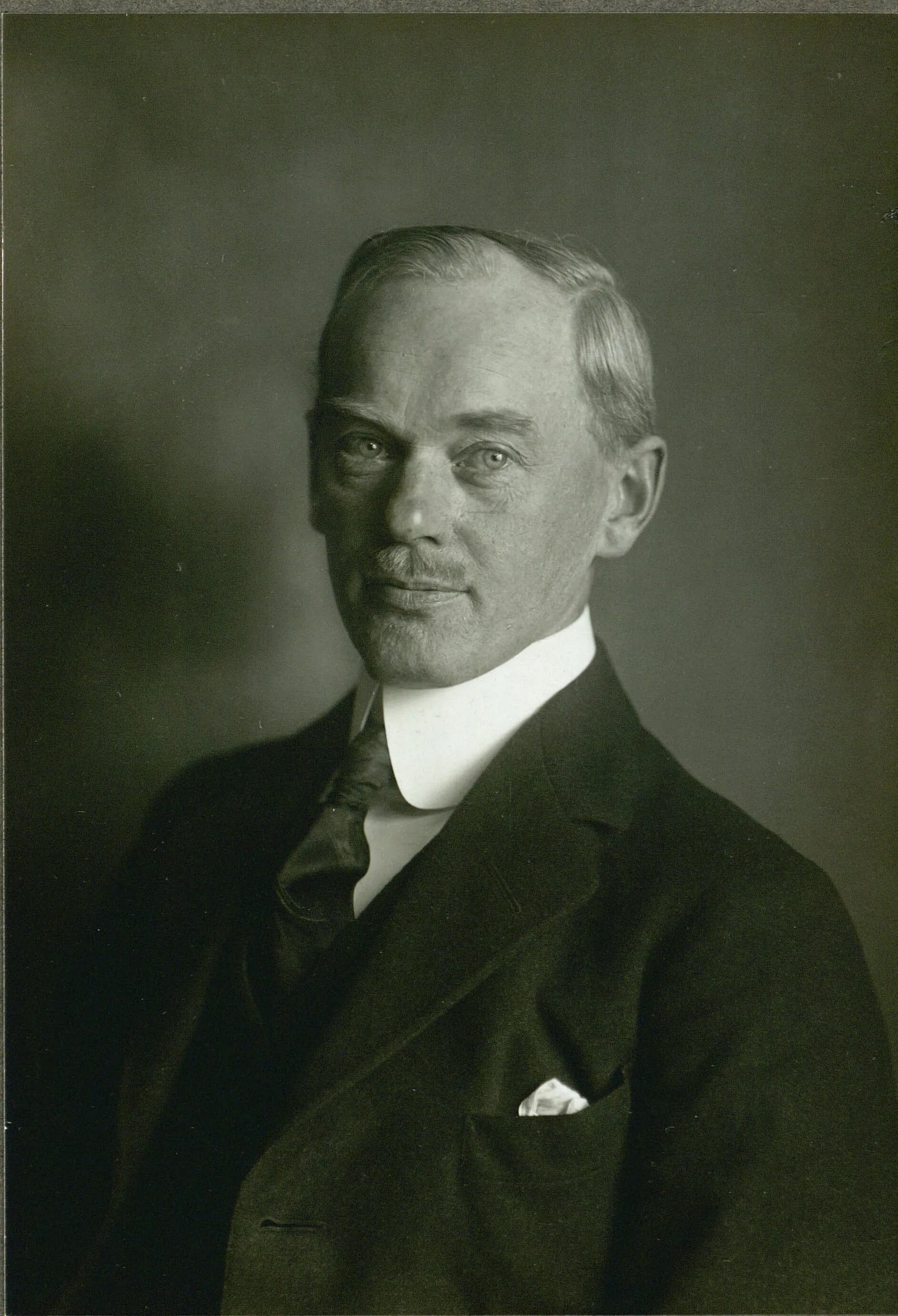 Portrait of K. Riis-Hansen (1876–1937) – memorial page