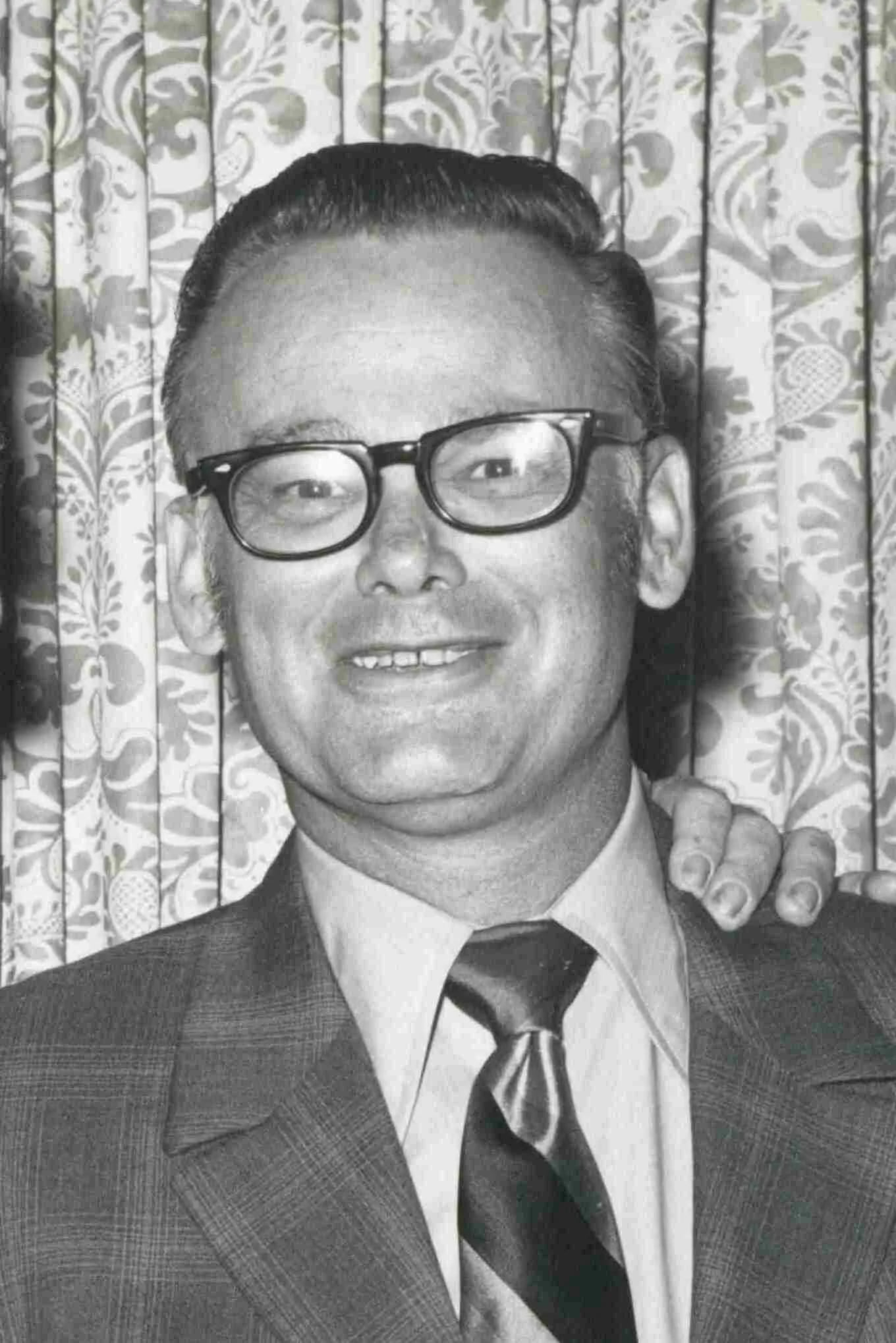 Portrait of Finis Smith (1926–2005) – memorial page