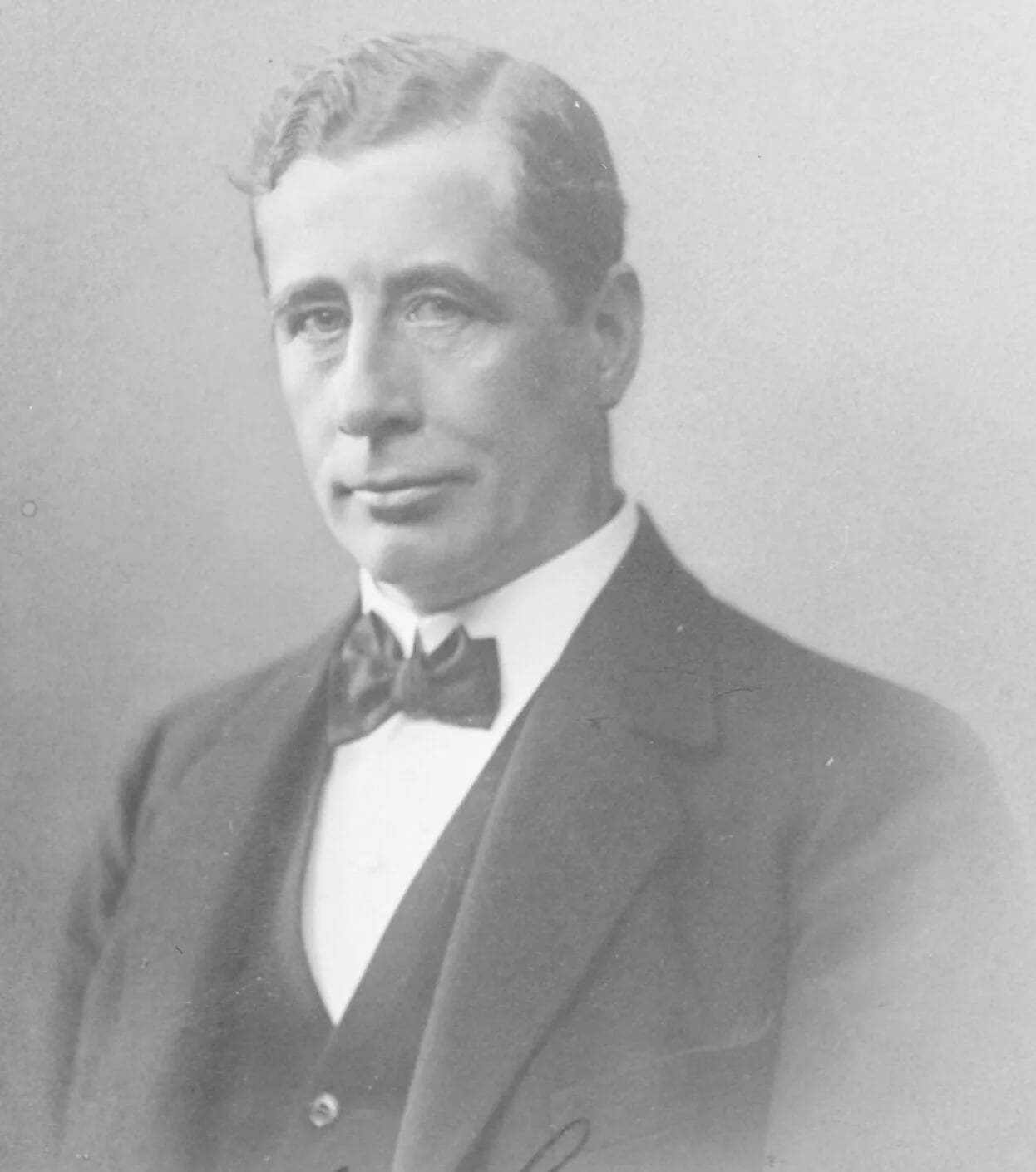 Porträt von Magnus Suenson (1875–1955) – Gedenkseite