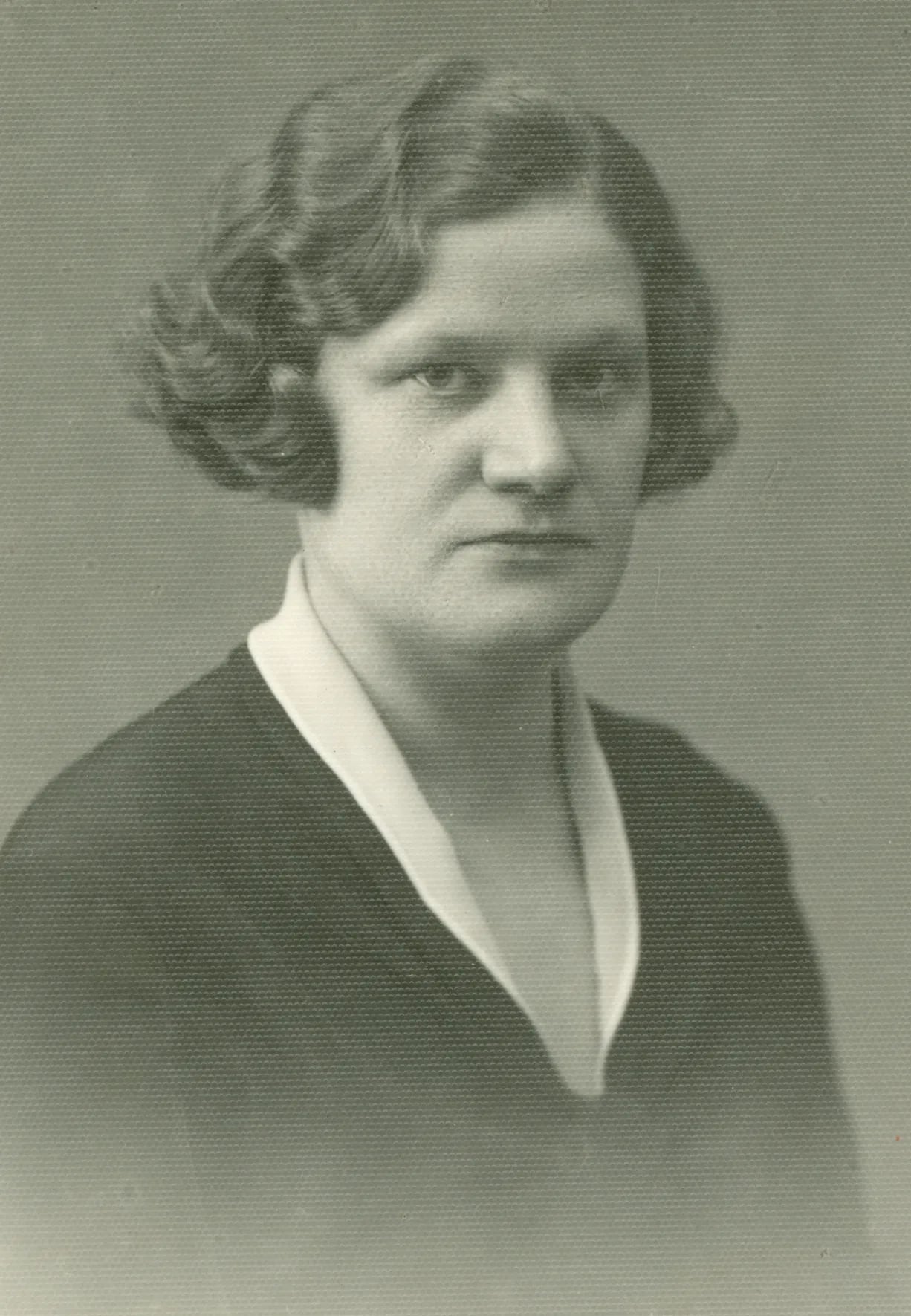 Portrait of Alma Tomingas (1900–1963) – memorial page