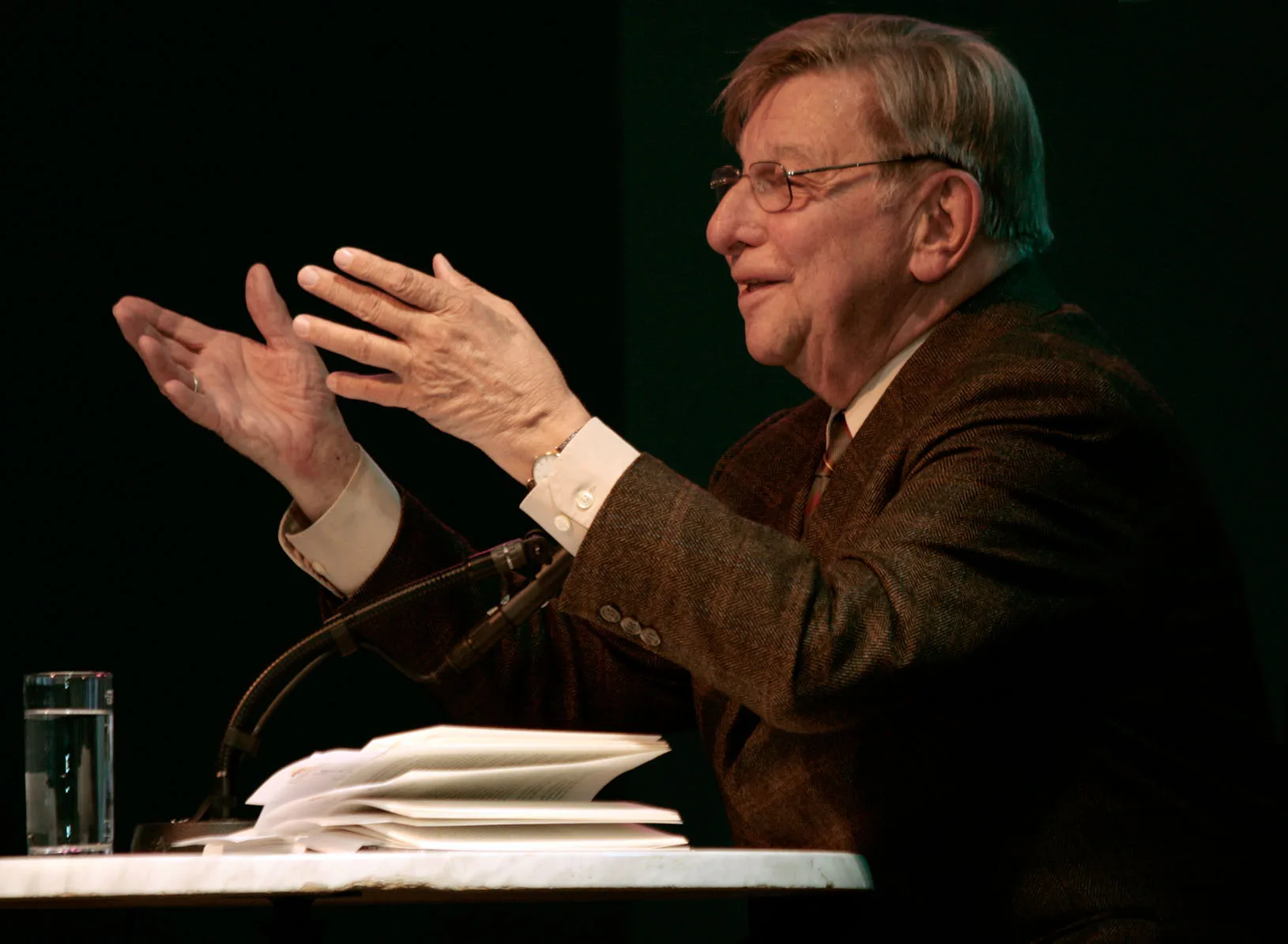 Porträt von Hugo Portisch (1927–2021) – Gedenkseite