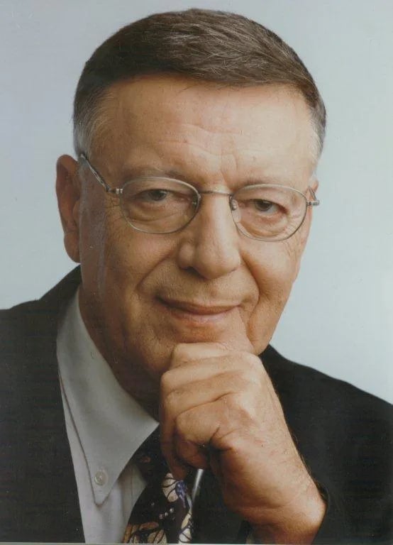 Portrait of Michael Strauss (1934–2020) – memorial page
