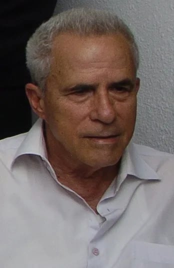 Porträt von Zvi Shapira (1941–2025) – Gedenkseite