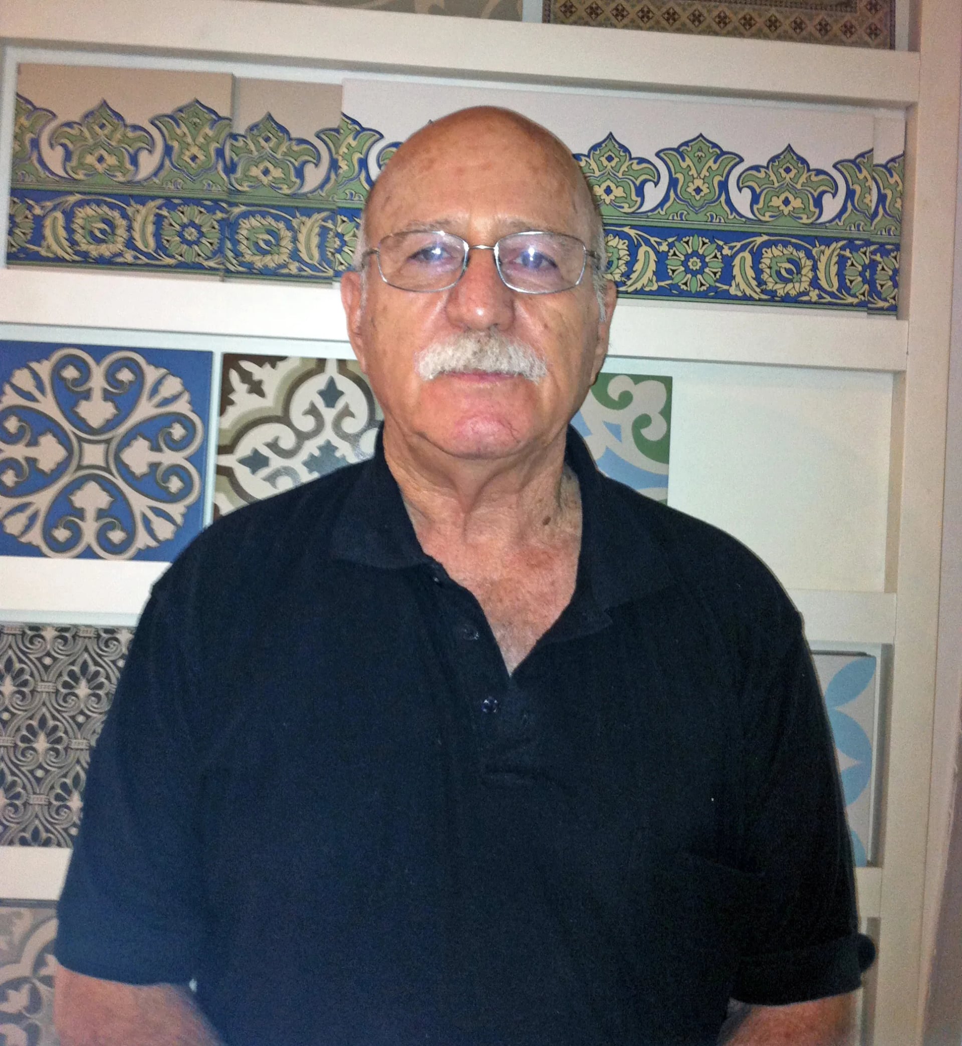 Porträt von Shaul Vardi (1943–2021) – Gedenkseite