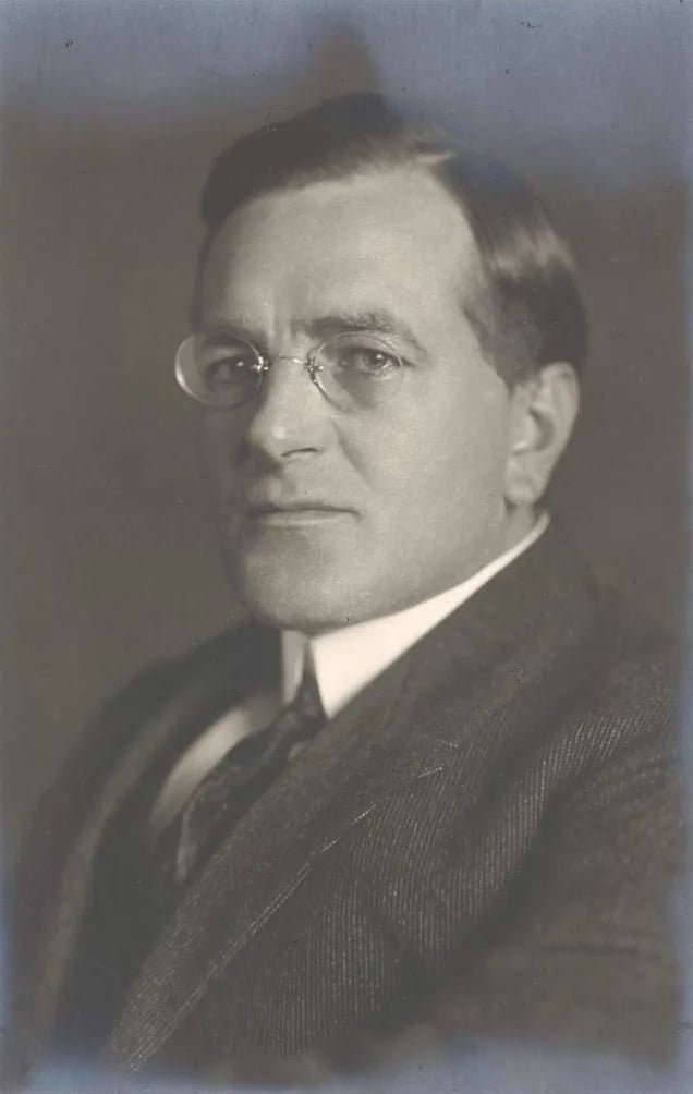 Portrait of Paul Niggli (1888–1953) – memorial page
