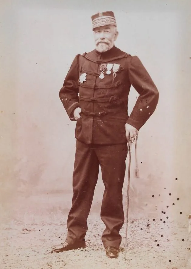 Porträt von Jean Edmond Dessirier (1842–1906) – Gedenkseite