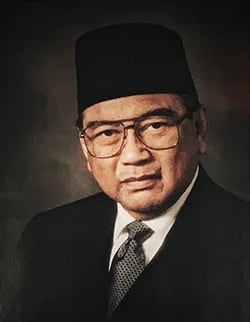 Portrait of Hadi Thayeb (1922–2014) – memorial page