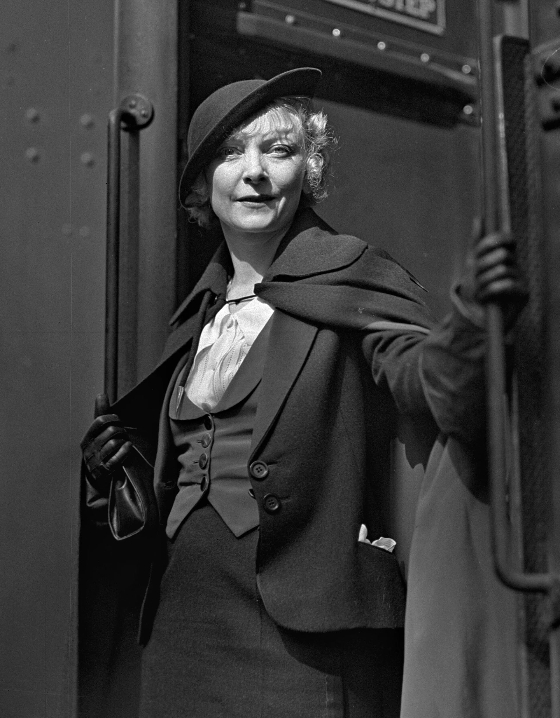 Portrait of Dorothy Stickney (1896–1998) – memorial page
