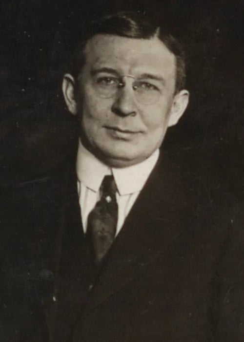 Portrait of Gilbert F. Close (1881–1952) – memorial page
