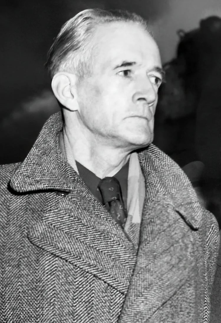 Portrait of Douglas Chandler (1889–1976) – memorial page