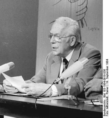 Portrait of Hans Stubbe (1902–1989) – memorial page