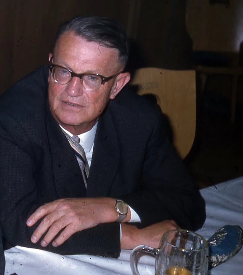 Portrait of Robert Paschke (1905–1985) – memorial page