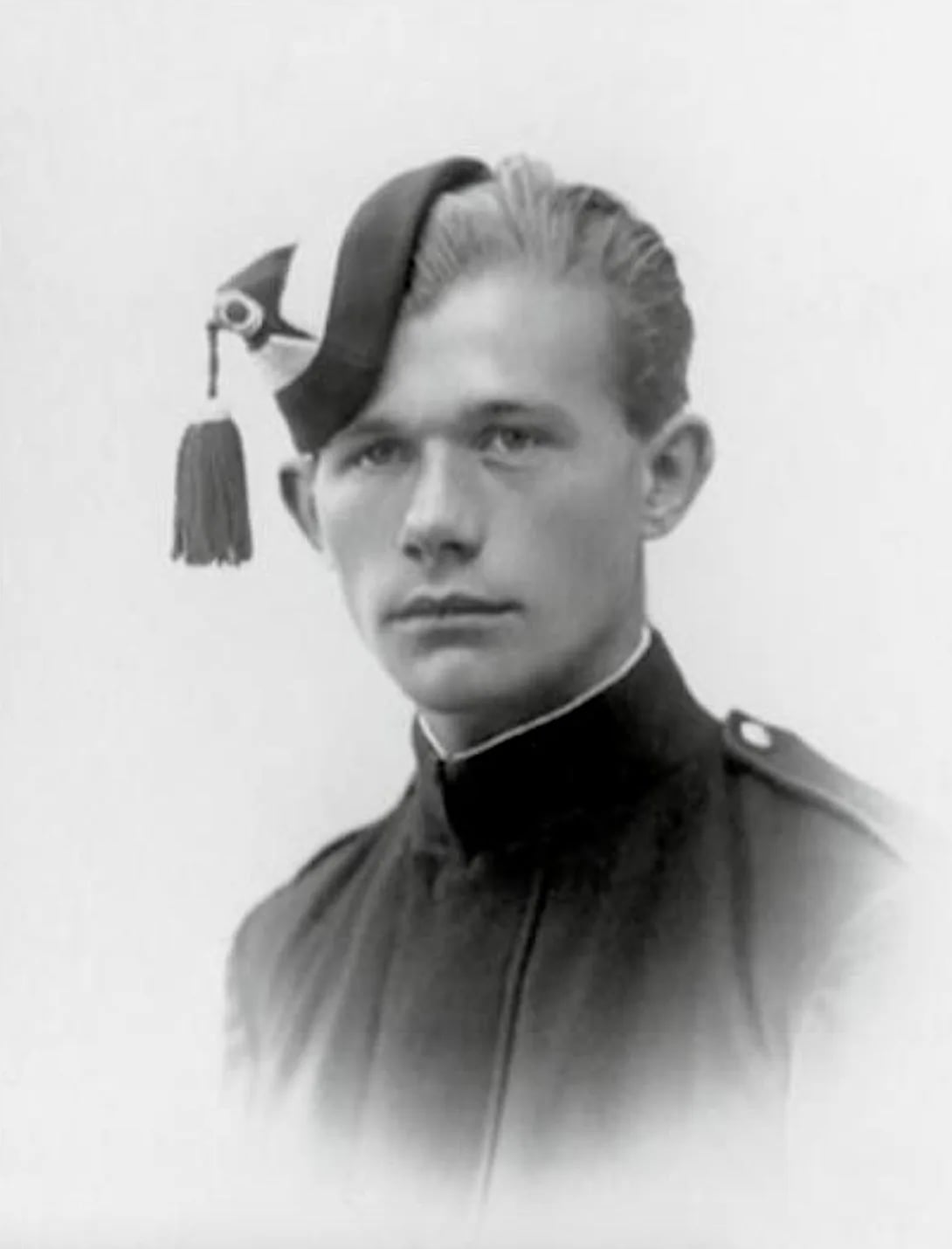 Portrait of Garmann Granfoss (1910–2008) – memorial page
