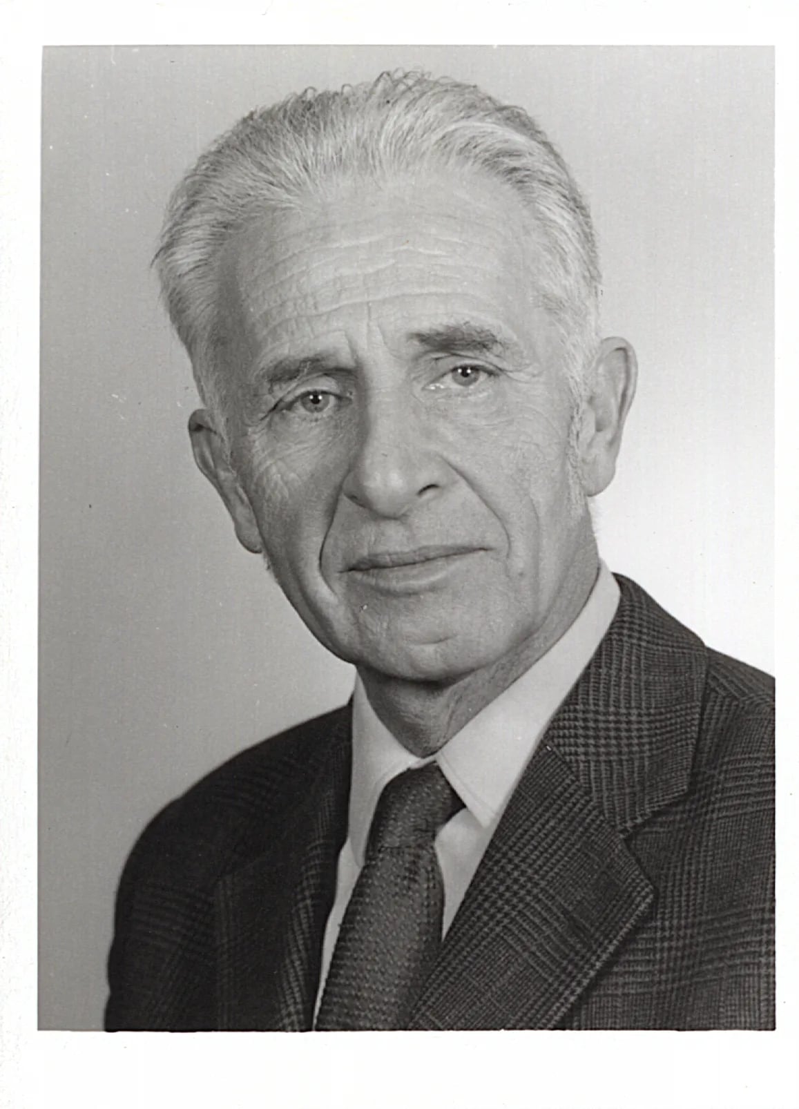 Porträt von Hans Kern (Ingenieur) (1914–2004) – Gedenkseite