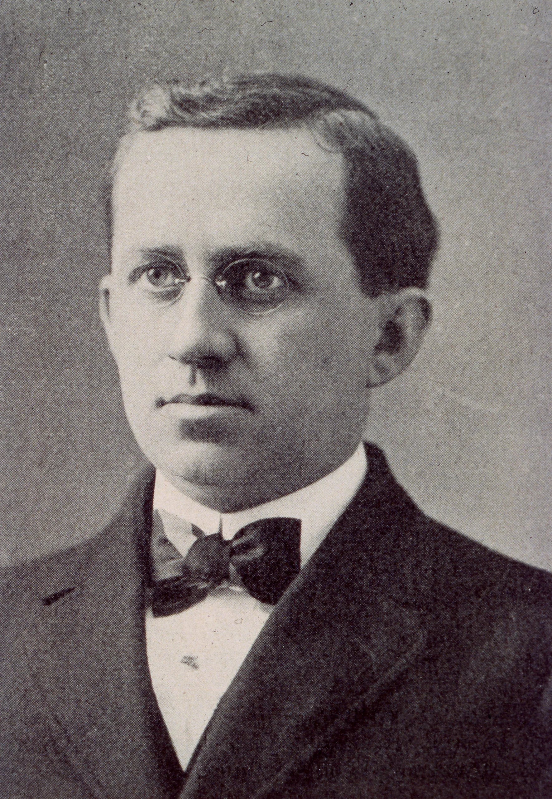 Portrait of Edmund F. Arras (1875–1951) – memorial page