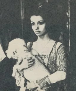 Porträt von Julieta Szönyi (1949–2025) – Gedenkseite