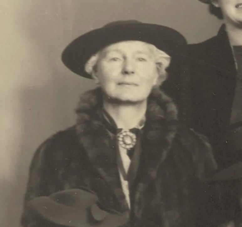 Portrait of Ivy Alice Gordon (1885–1970) – memorial page