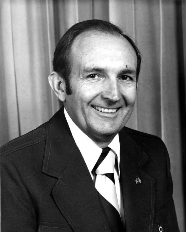 Porträt von Earl Dewitt Hutto (1926–2020) – Gedenkseite
