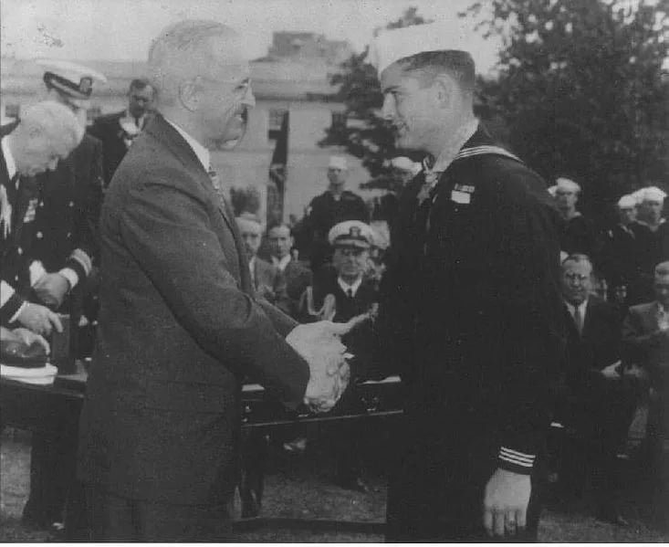 Portrait of Robert Eugene Bush (1926–2005) – memorial page