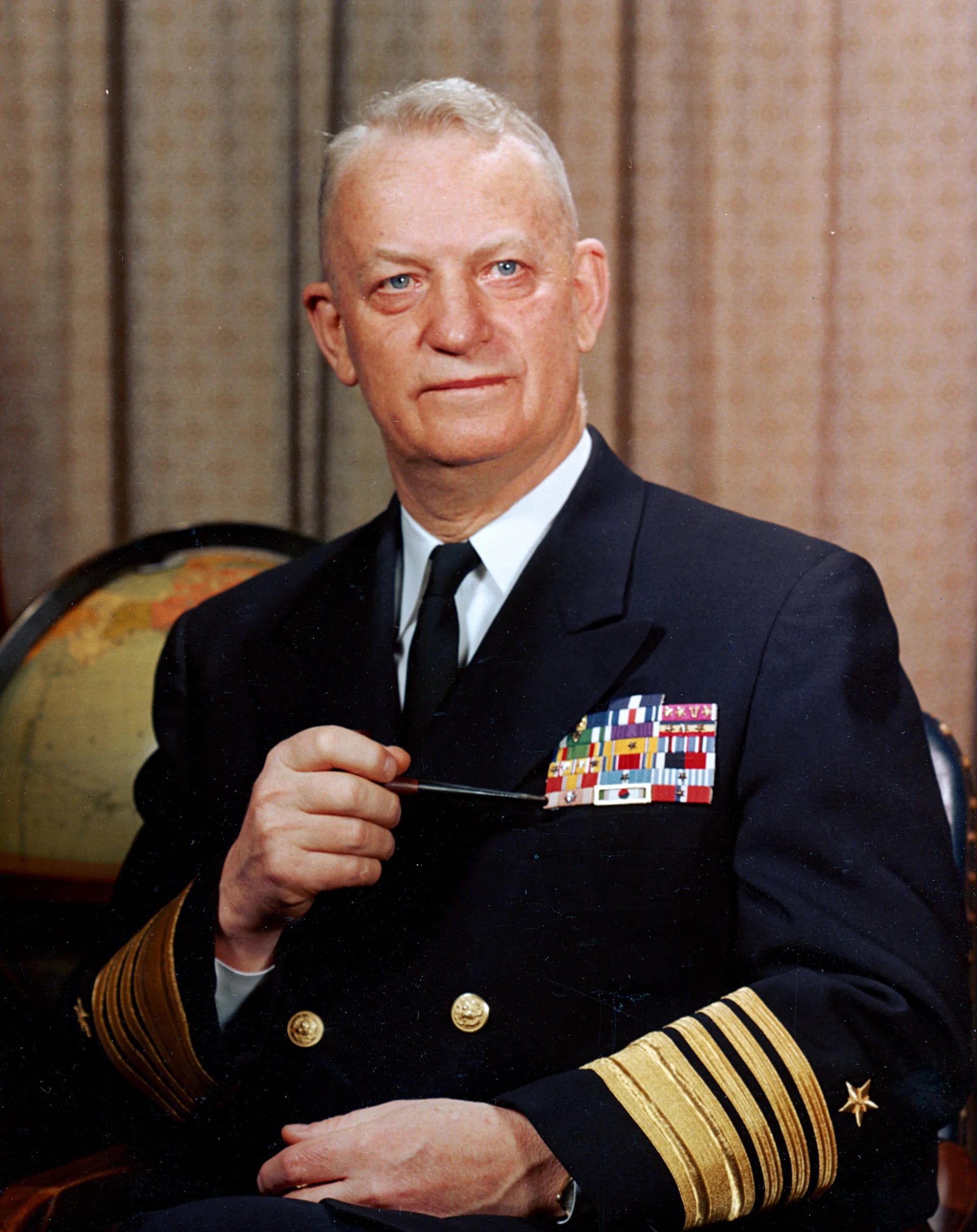 Porträt von Arleigh Burke (1901–1996) – Gedenkseite