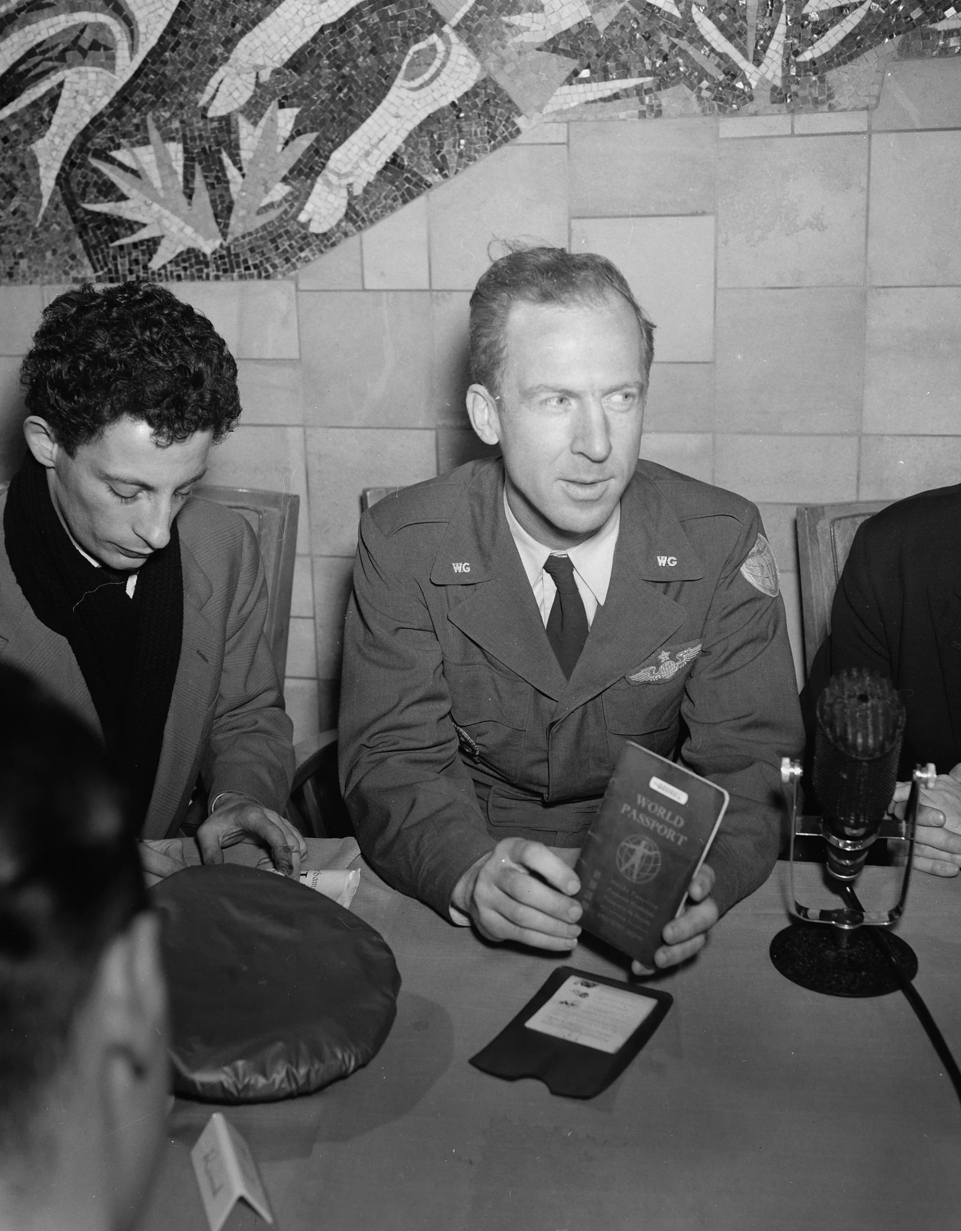 Portrait of Garry Davis (1921–2013) – memorial page